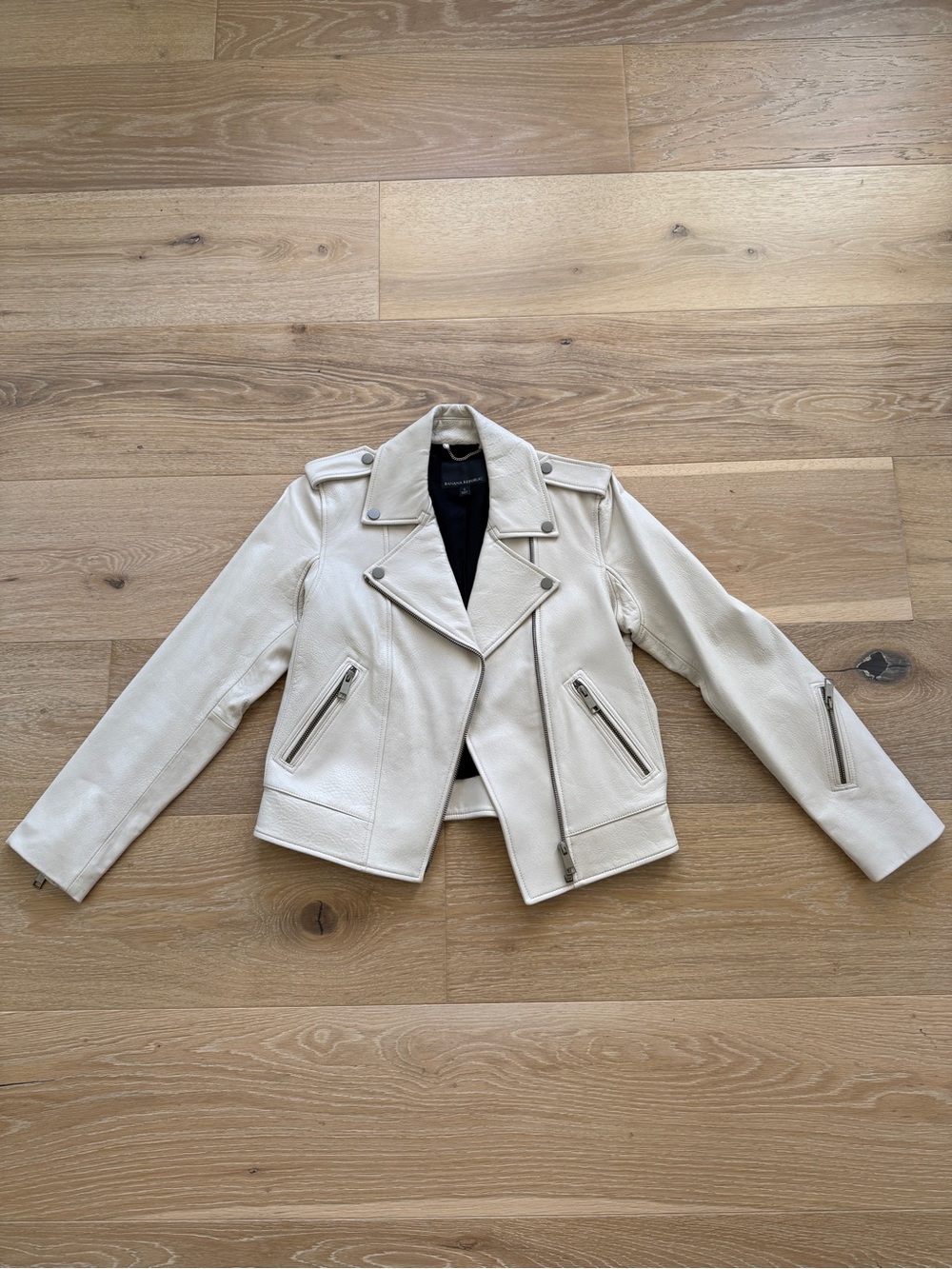 Women's Banana Republic Cream Leather Moto Jacket - Stylish Biker Coat